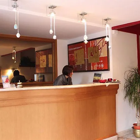 Napoleon ホテル ポントレーモリ