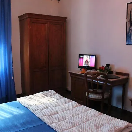 Napoleon ホテル ポントレーモリ